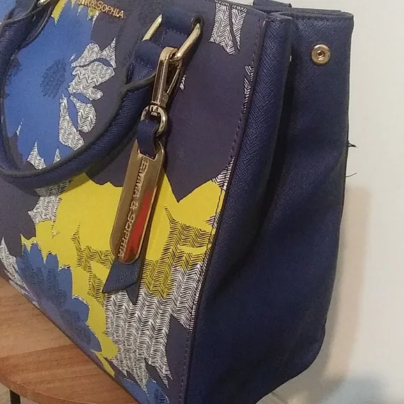 Emma & Sophia Leather Tote - Picture 3 of 5